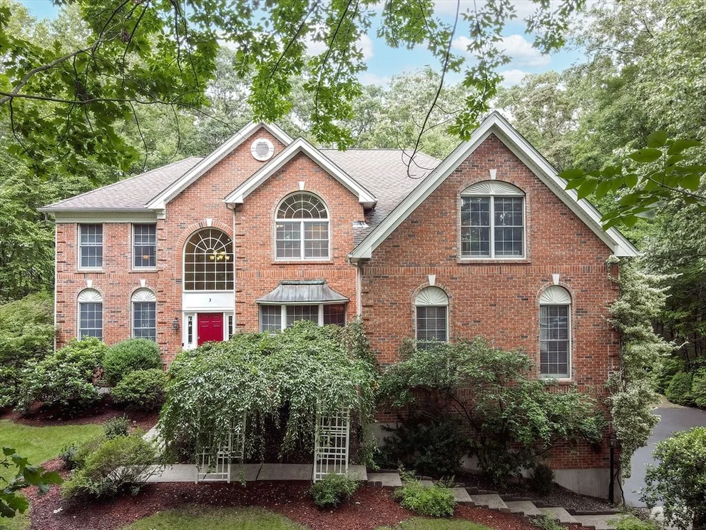 Unit for sale at 3 Appaloosa Dr, Grafton, MA 01536