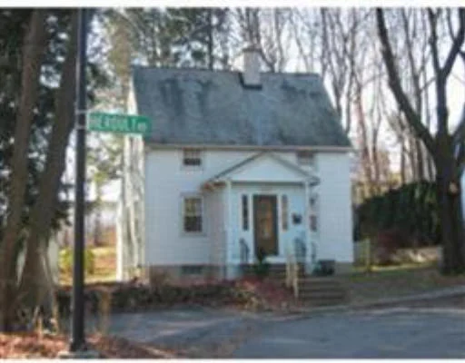 Unit for sale at 5 Heroult R, Worcester, MA 01606