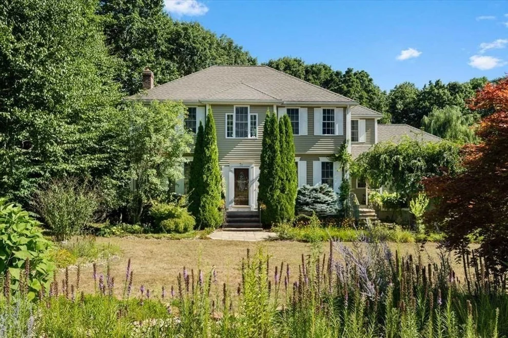 Unit for sale at 89 Boulder Hill Dr, Holden, MA 01522