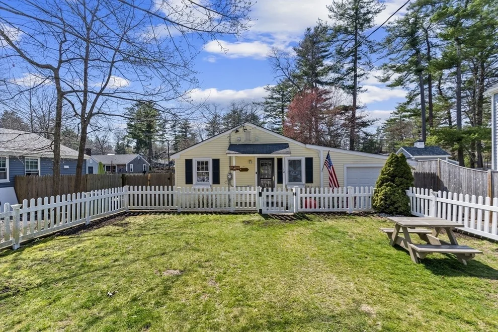Unit for sale at 10 Beach Rd, Pembroke, MA 02359