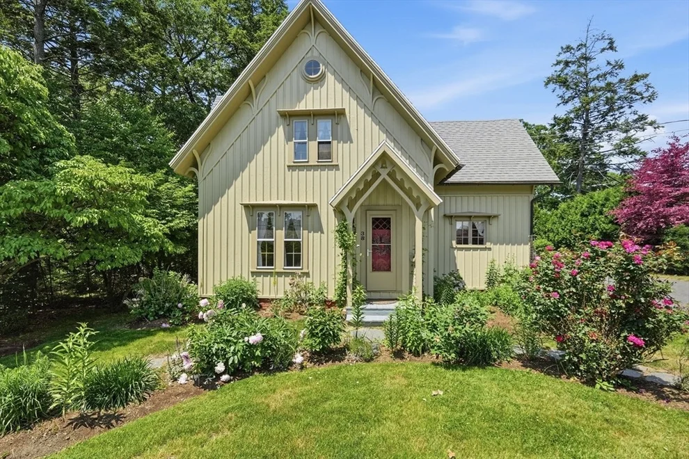 Unit for sale at 38 Round Hill Road, Northampton, MA 01060