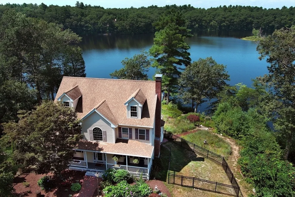 Unit for sale at 10 Dogwood Ln, North Reading, MA 01864