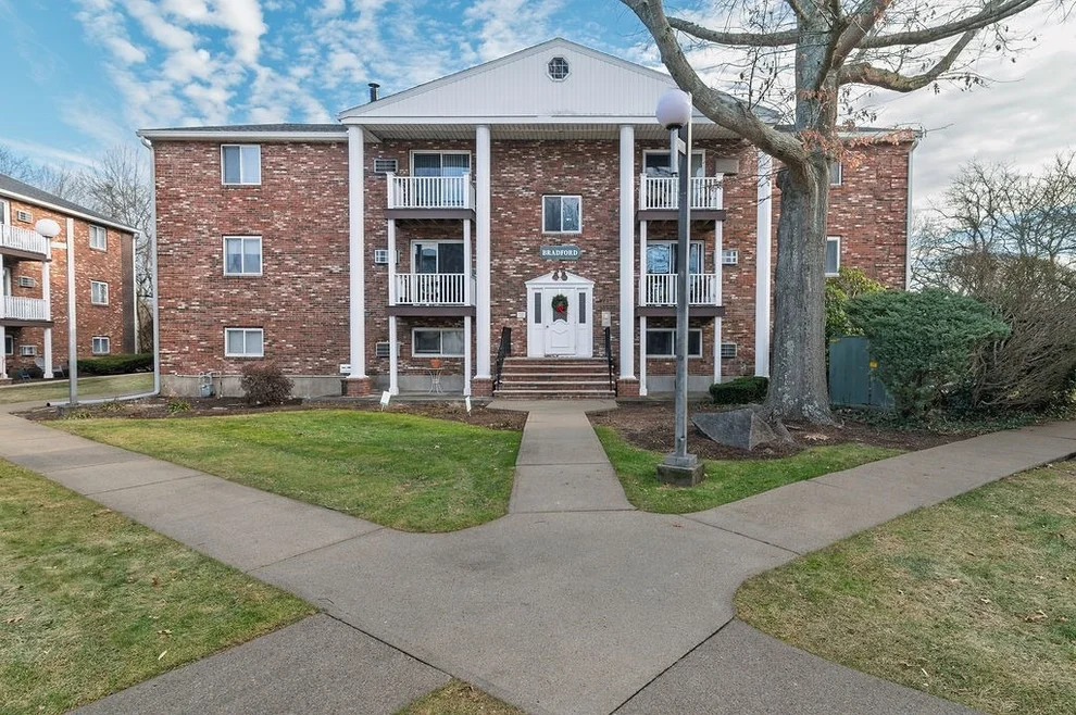 Unit for sale at 1801 Ocean St, Marshfield, MA 02050