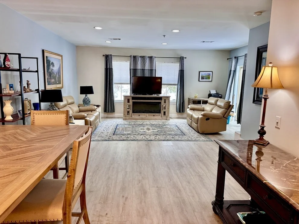 Unit for sale at 906 Alder Way, North Andover, MA 01845