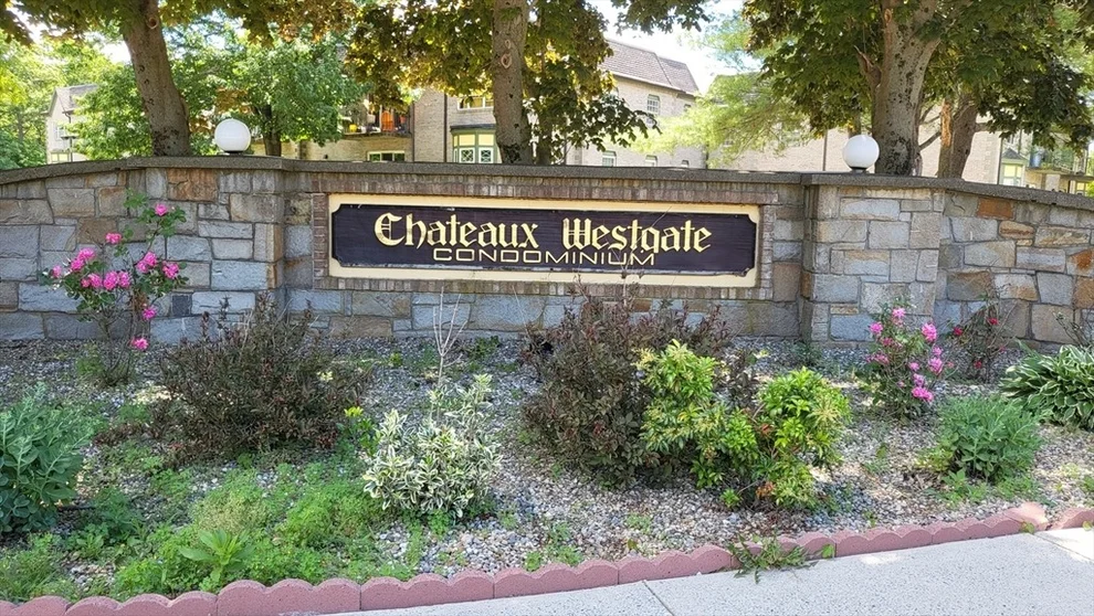 Unit for sale at 102 Oak Ln, Brockton, MA 02301