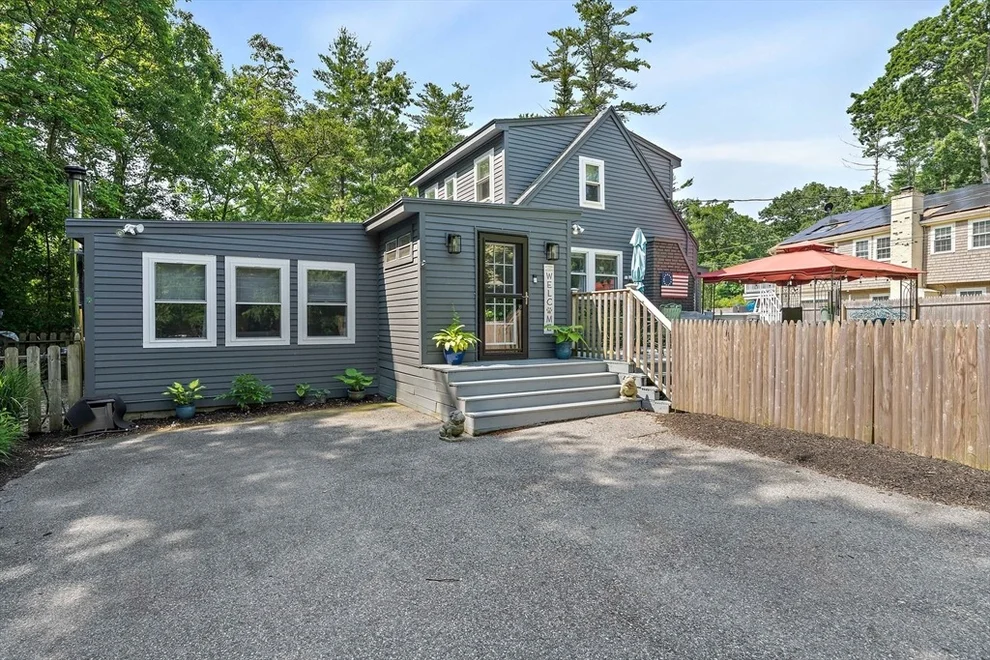 Unit for sale at 7 Essex Rd, Marshfield, MA 02050