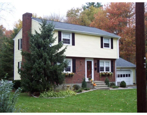 Unit for sale at 8 Knight Rd, Framingham, MA 01701