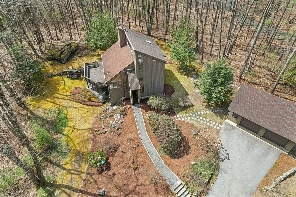 Unit for sale at 222 Davidson Rd, Boxborough, MA 01719