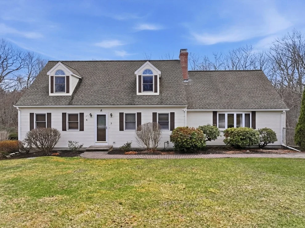 Unit for sale at 9 Knollwood Dr, Charlton, MA 01507