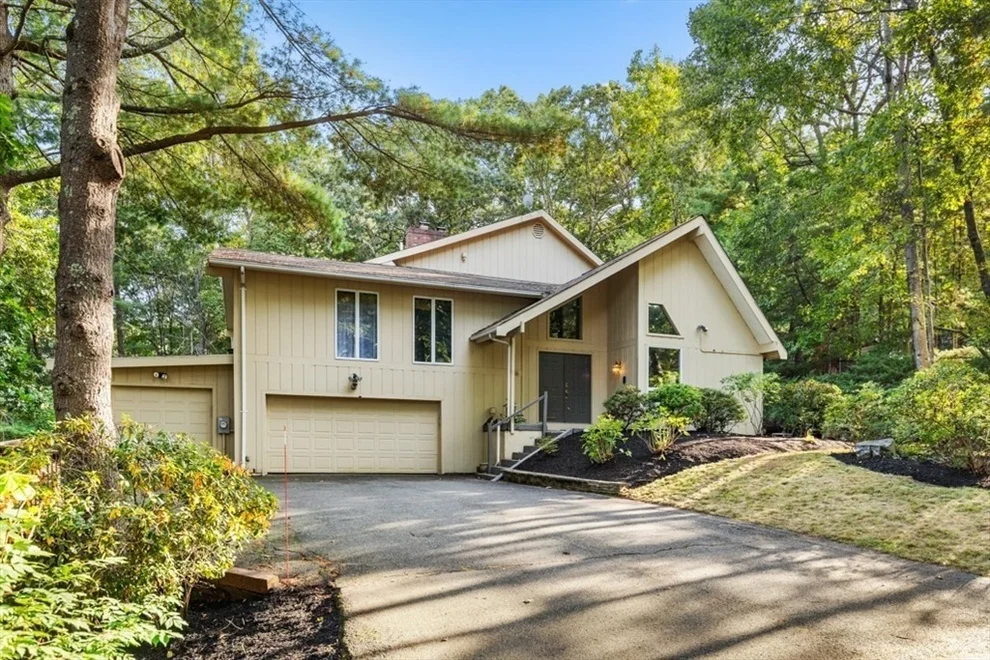Unit for sale at 16 Bluejay Rd, Lynnfield, MA 01940