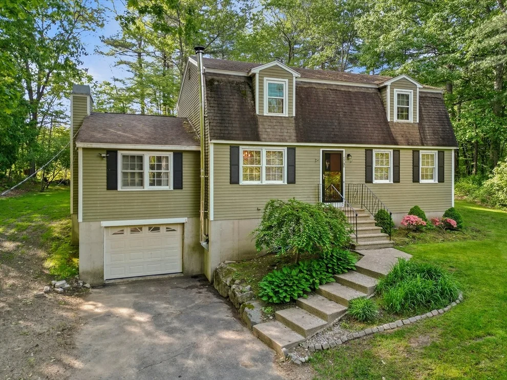 Unit for sale at 178 R King St, Groveland, MA 01834