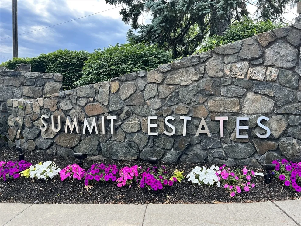 Unit for sale at 1004 Paradise Rd, Swampscott, MA 01907