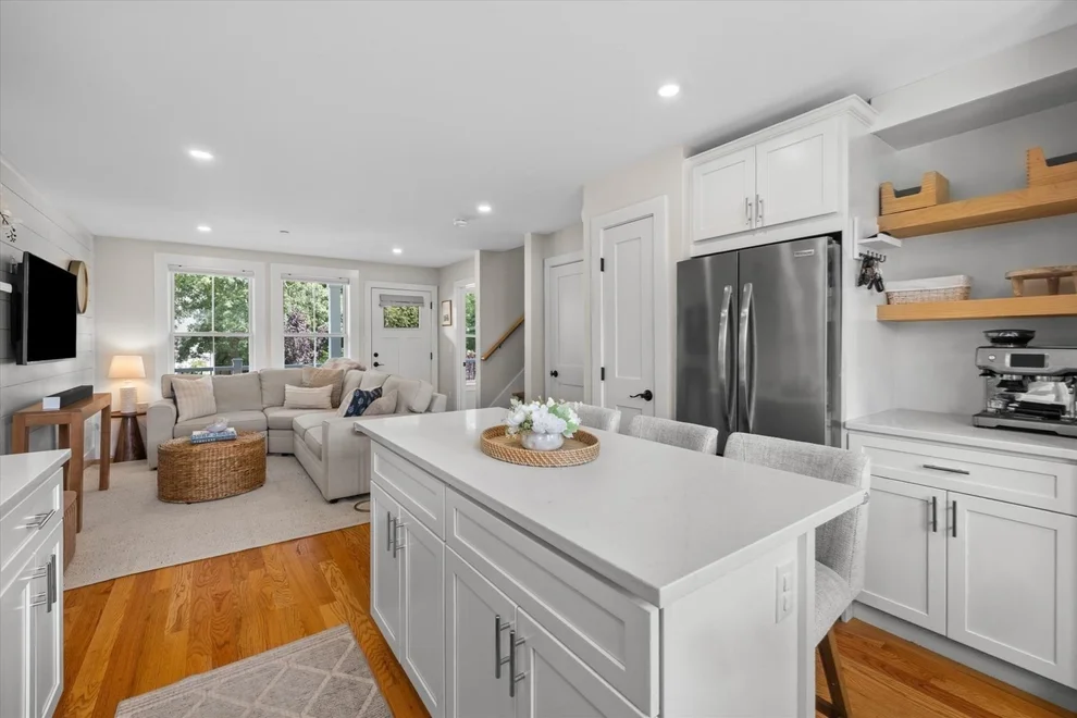 Unit for sale at 6 Macdonald Terr, Scituate, MA 02066