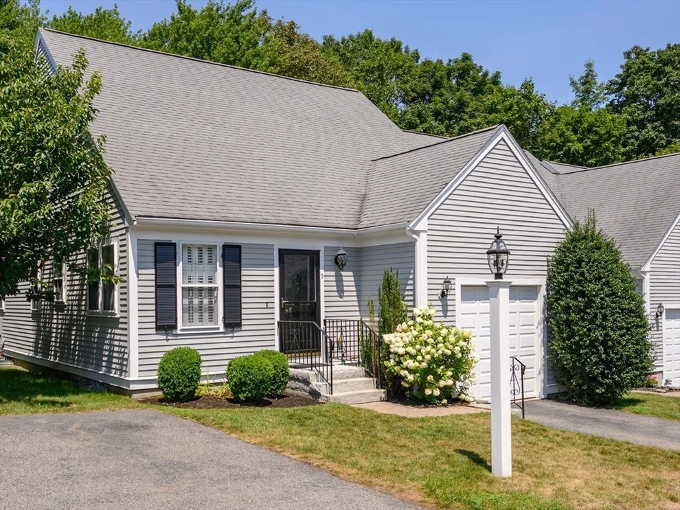Unit for sale at 5 Adams Ct, Hingham, MA 02043
