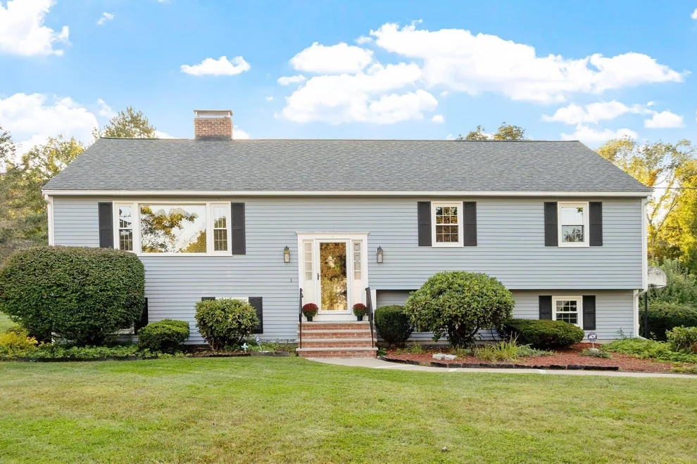 Unit for sale at 2 Dorset Circle, Andover, MA 01810