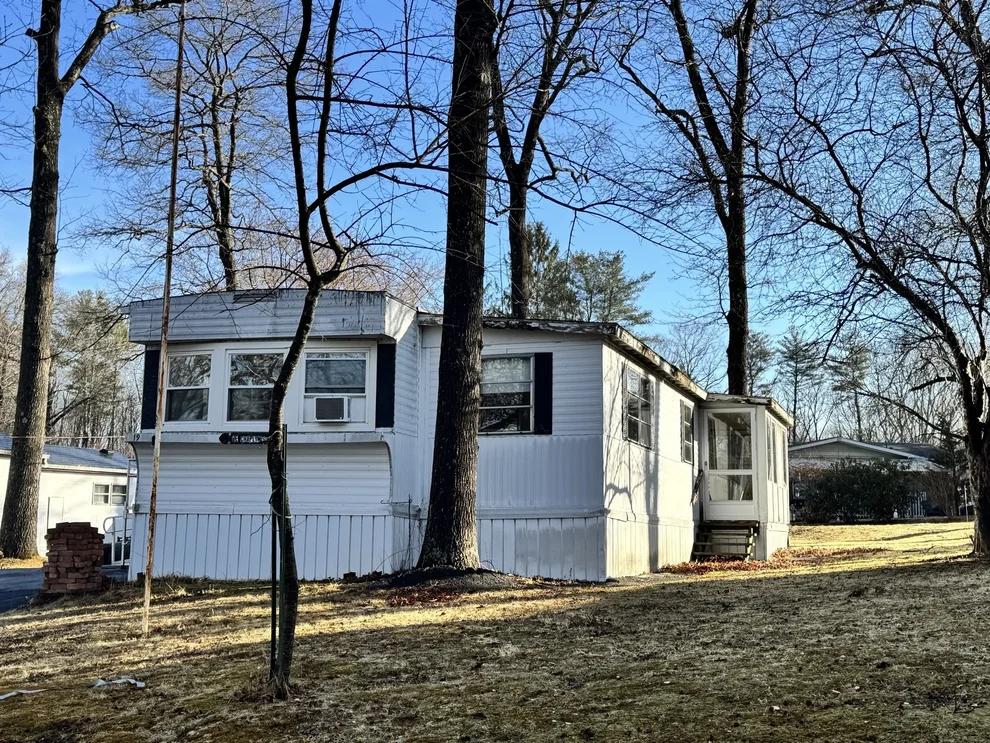 Unit for sale at 19 Surrey Lane, Brookfield, MA 01506