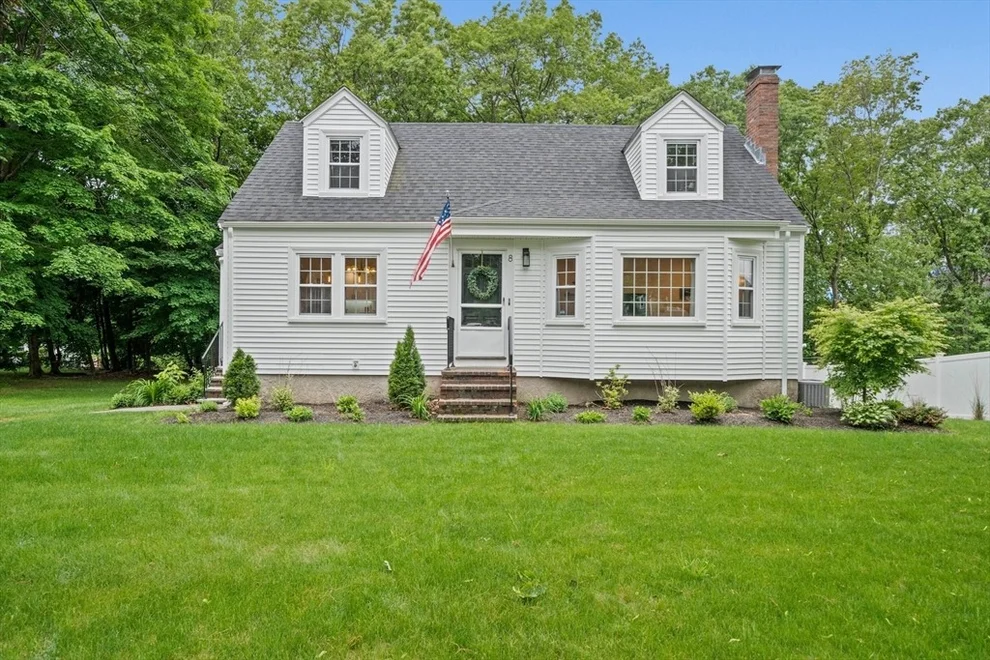Unit for sale at 8 Geraldine Dr, Norwood, MA 02062