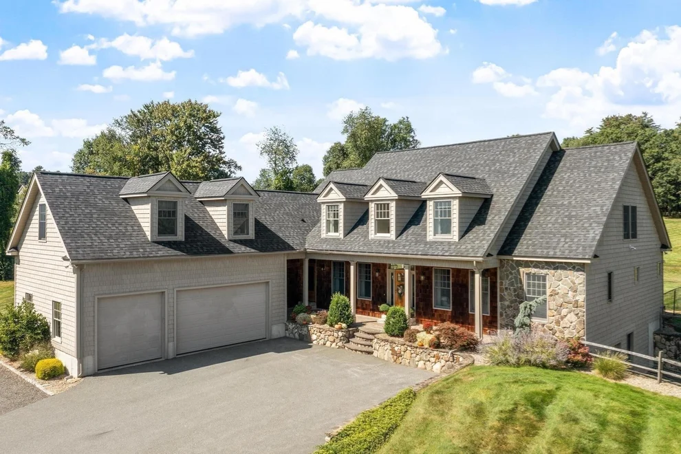 Unit for sale at 11 Cider Ln, Dracut, MA 01826