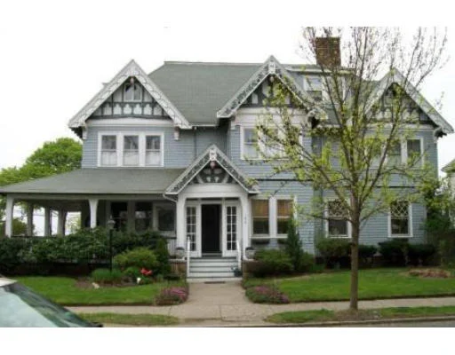 Unit for sale at 196 Ocean St, Lynn, MA 01902