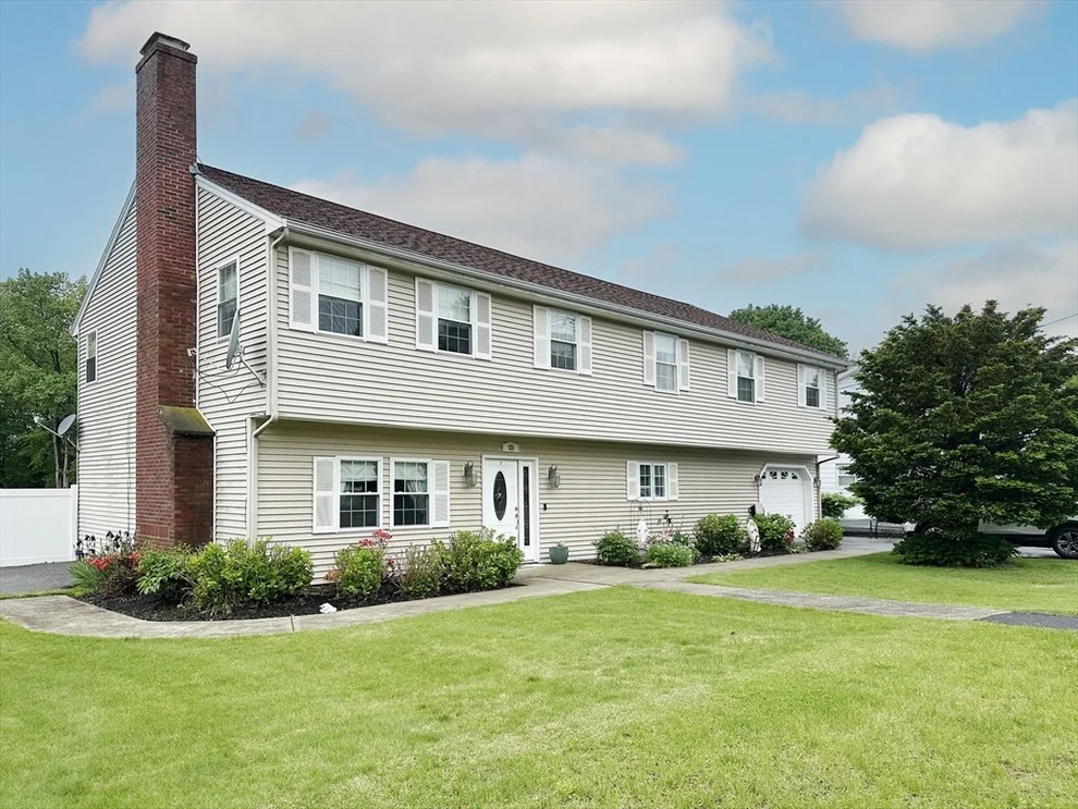 Unit for sale at 126 Lake St, Shrewsbury, MA 01545