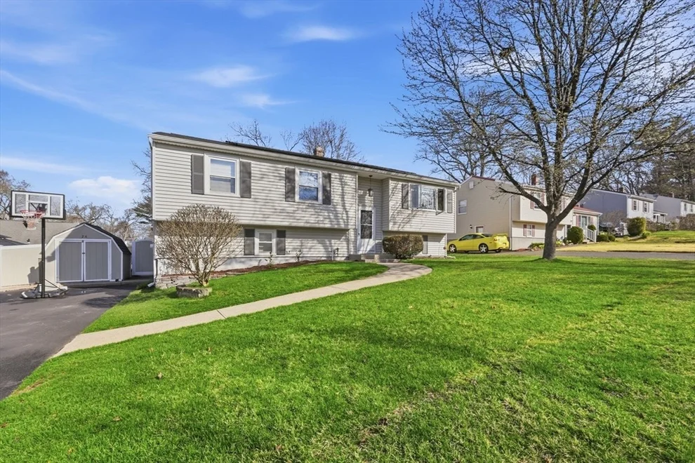 Unit for sale at 28 Drumlin Rd, Springfield, MA 01108