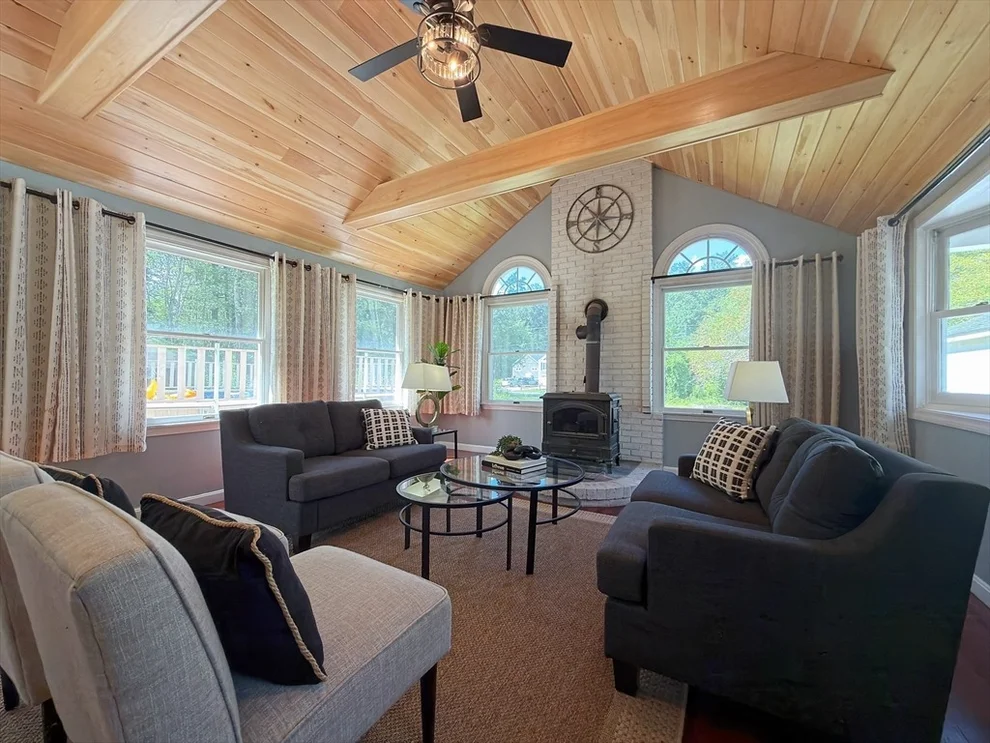 Unit for sale at 476 Pelham Rd, Dracut, MA 01826