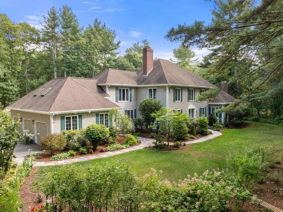 Unit for sale at 40 Grand Hill Dr, Dover, MA 02030