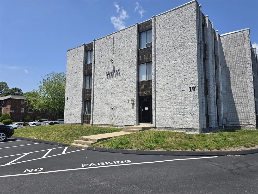 Unit for sale at 17 Skyline Dr, Braintree, MA 02184