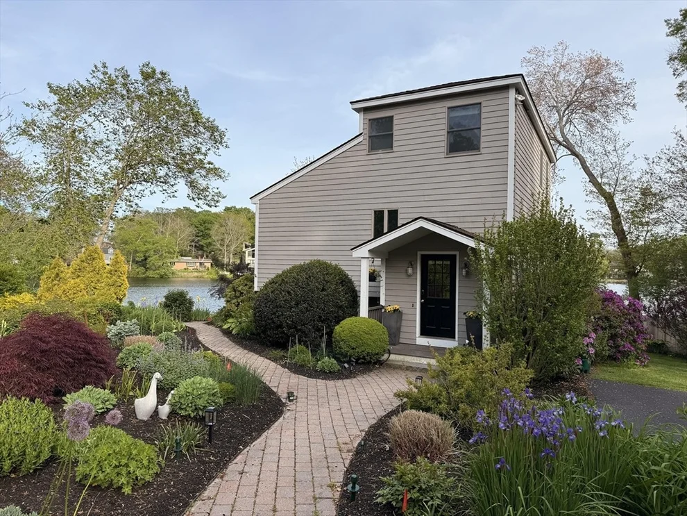Unit for sale at 246 Echo Cove Rd, Hamilton, MA 01982