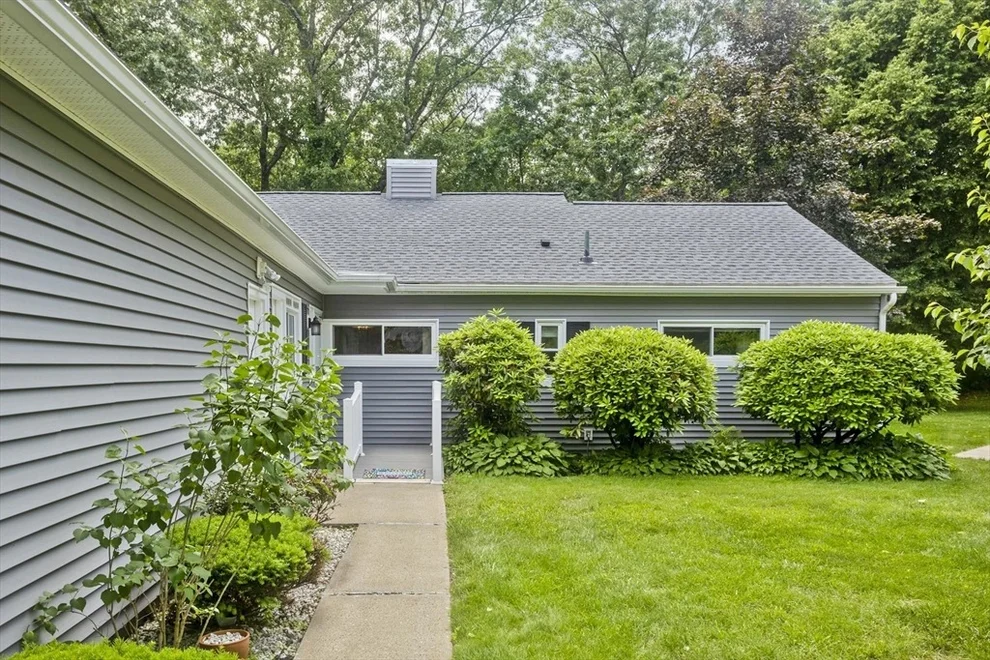 Unit for sale at 83 Horseshoe Dr, Chicopee, MA 01022