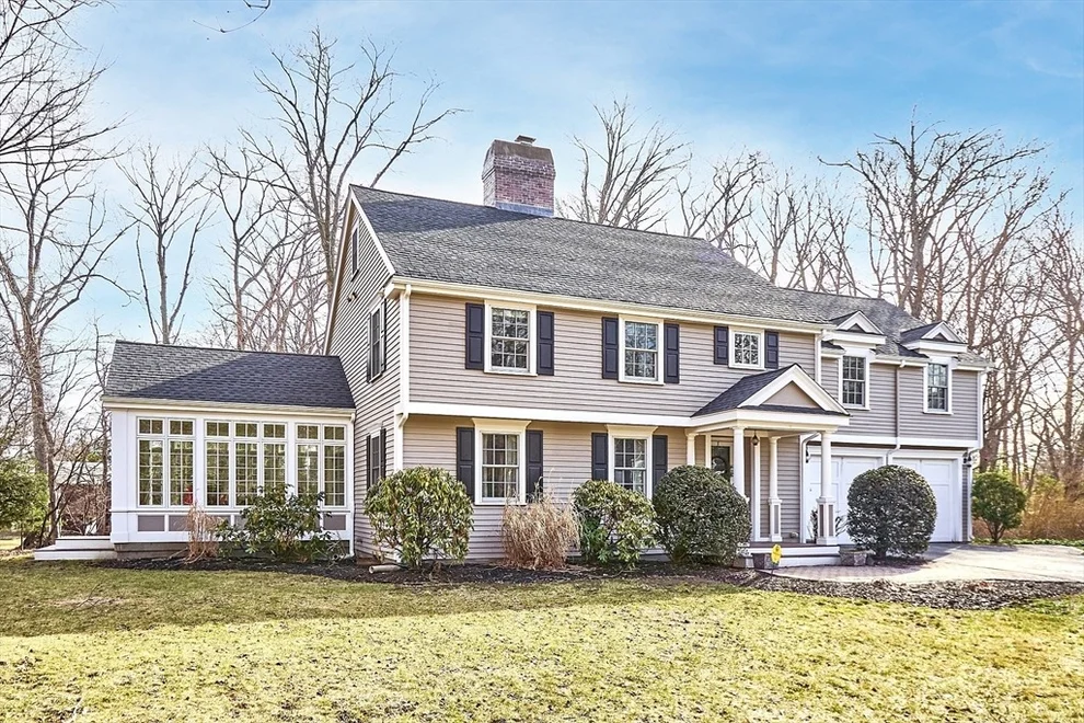 Unit for sale at 9 Greenwood Road, Reading, MA 01867