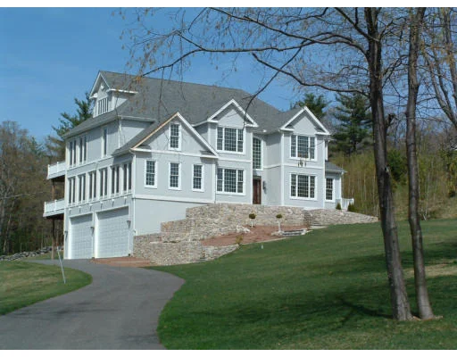Unit for sale at 4 Wayside Cir, Framingham, MA 01701