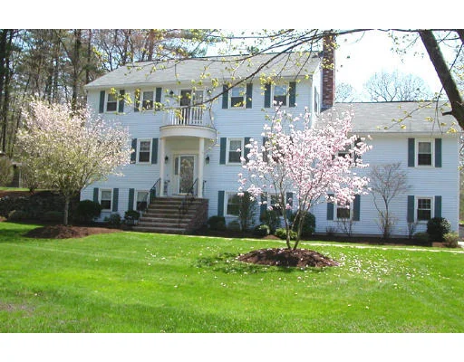 Unit for sale at 136 Sawmill Rd, North Andover, MA 01845