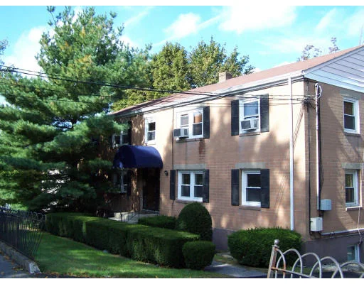 Unit for sale at 153 Commercial St, Braintree, MA 02184