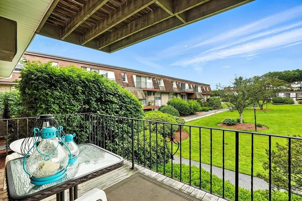 Unit for sale at 18 Williamsburg Ct, Shrewsbury, MA 01545