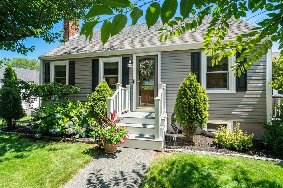Unit for sale at 86 Redfield Rd, Wakefield, MA 01880