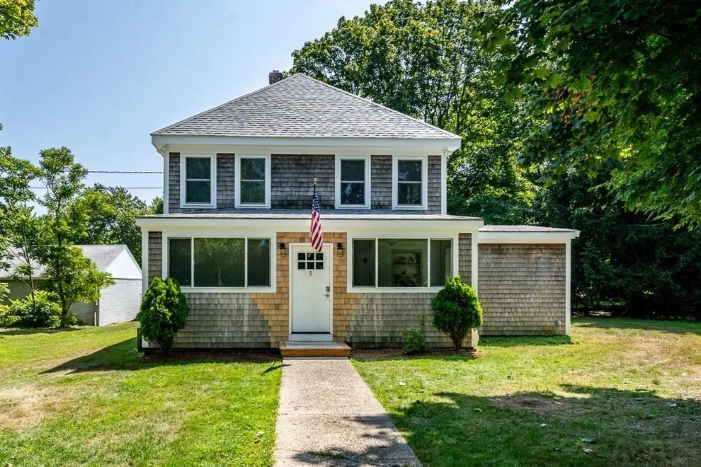 Unit for sale at 5 Bradford Ave, Kingston, MA 02364