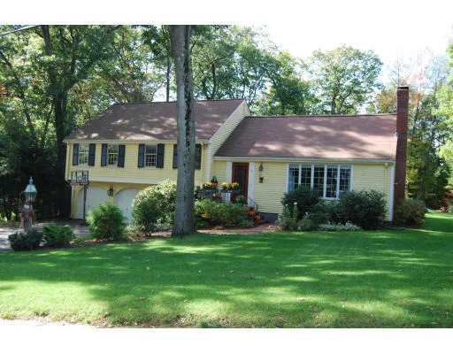 Unit for sale at 4 Hawthorne Rd, Winchester, MA 01890