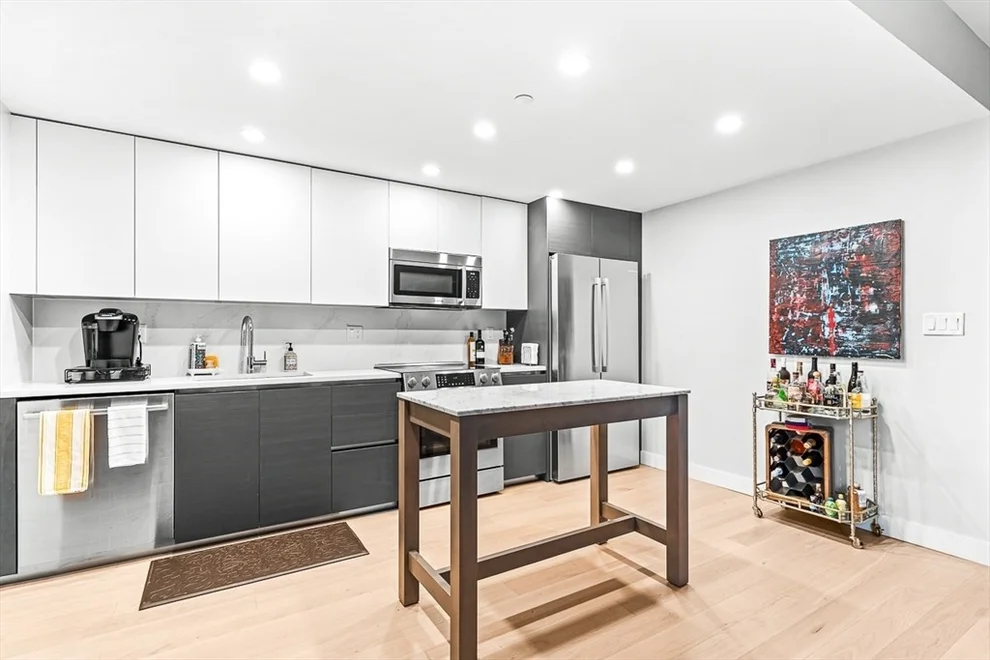 932 Broadway