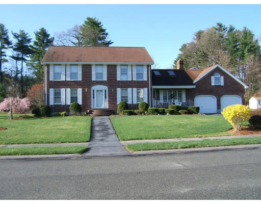 Unit for sale at 5 Aynsley Cir, Billerica, MA 01821
