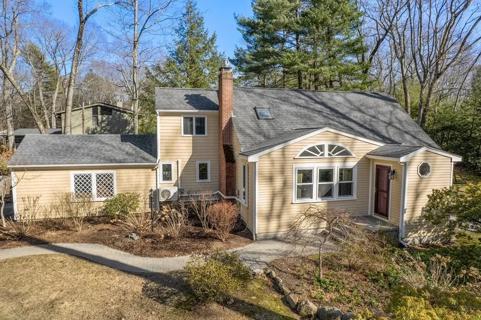 Unit for sale at 2 Goodman Lane, Wayland, MA 01778