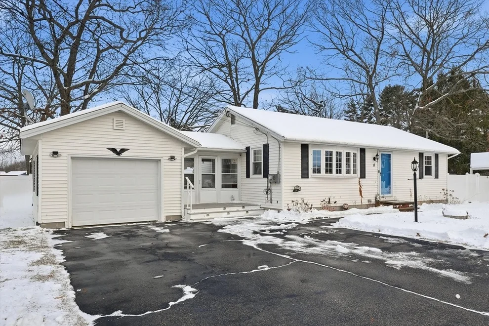 Unit for sale at 8 Crest Drive, Somersworth, NH 03878