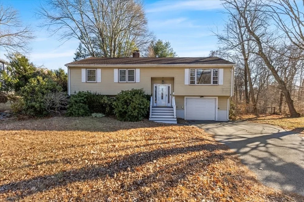 Unit for sale at 111 Indian Head Rd, Framingham, MA 01701