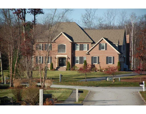 Unit for sale at 7 Little Hollow Ln, Groton, MA 01450