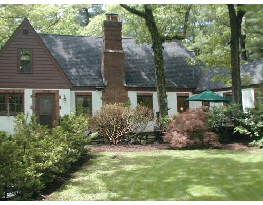 Unit for sale at 5 Ledgewood Road, Winchester, MA 01890