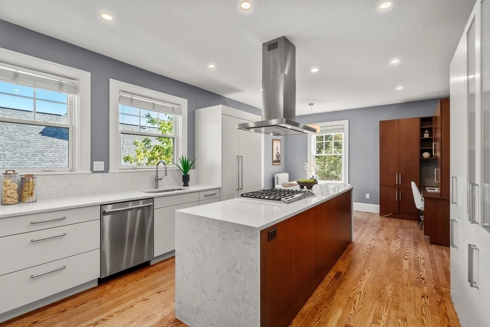 Unit for sale at 86 Greenough St, Brookline, MA 02445