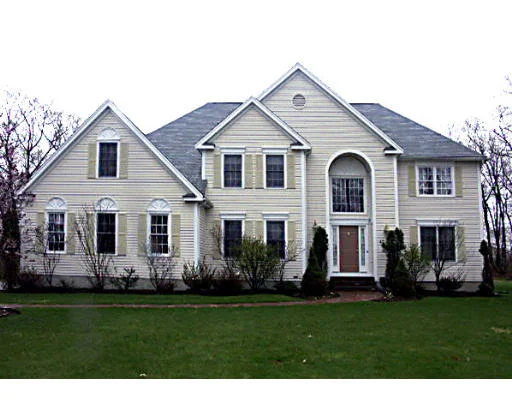 Unit for sale at 42 Goodnow Ln, Framingham, MA 01702