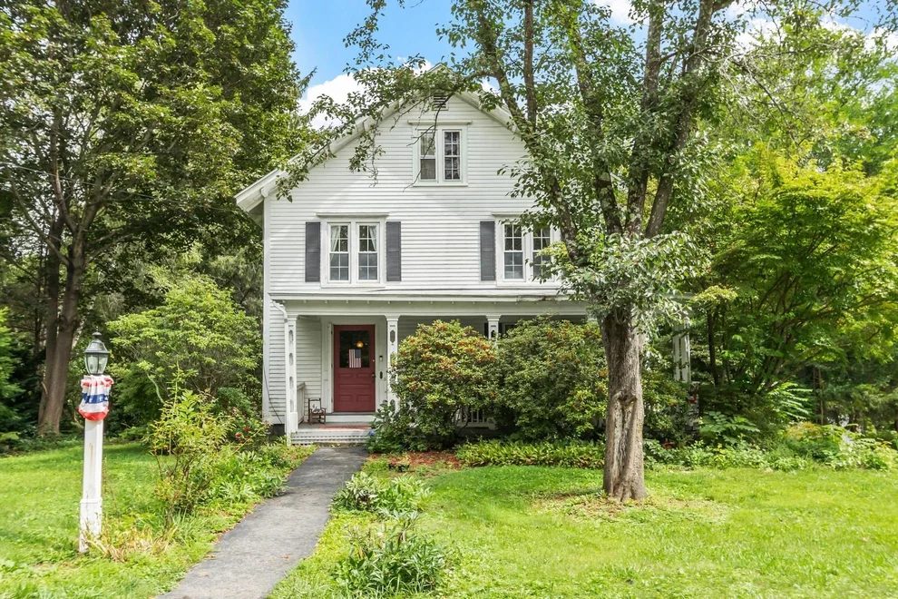 Unit for sale at 46 Broad St, Barre, MA 01005