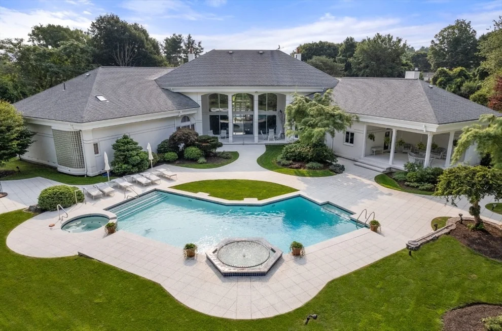 Unit for sale at 275 South Ave, Weston, MA 02493
