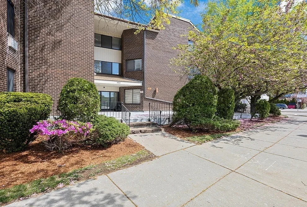 Unit for sale at 935 Washington St, Newton, MA 02460
